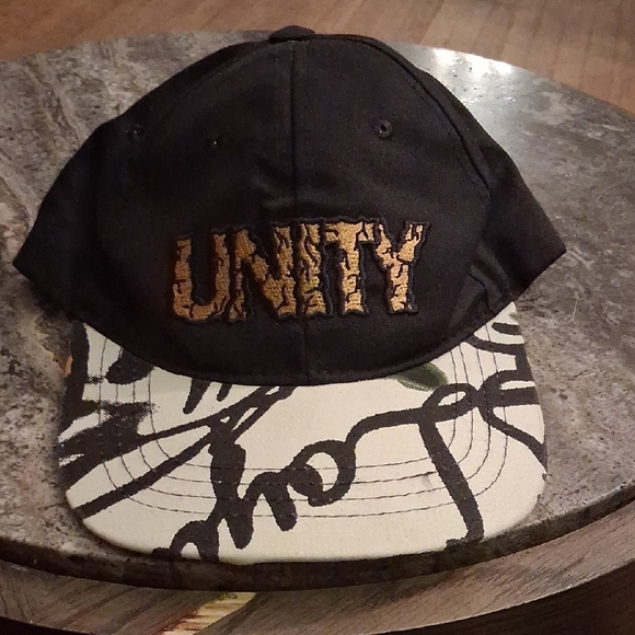 Black and White Cap - Picture 1 of 3